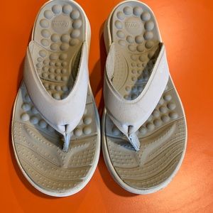 Reviva flip flops by CROCS 10